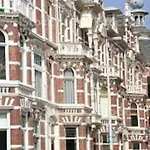 Luxurious Top Floor Near Beach & Musea